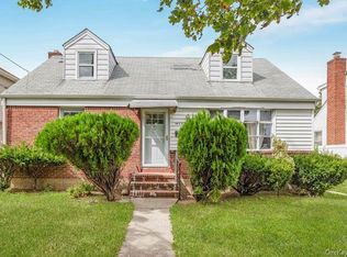 1033 Tulsa St, Uniondale, NY 11553