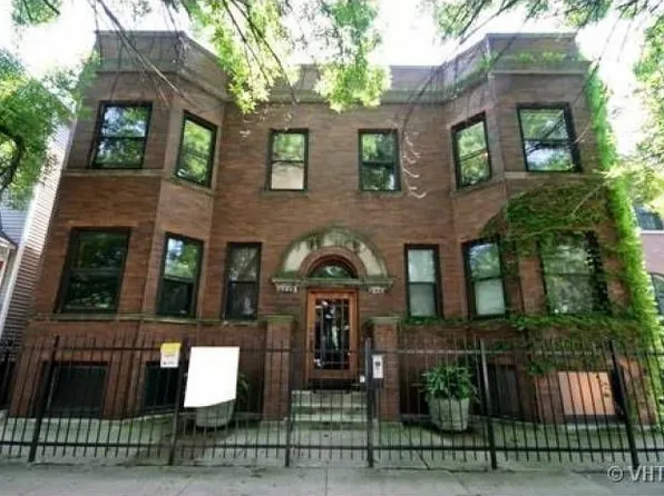 1739 W Barry Ave, Chicago, IL 60657