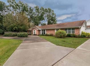 4469 Shady Lake Dr, Seabrook, TX 77586