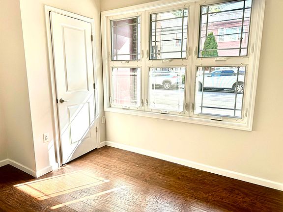 4th image of 40 Vroom St #1A