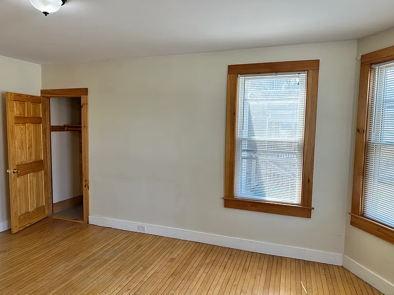 320 Sawyer St — Photo 18