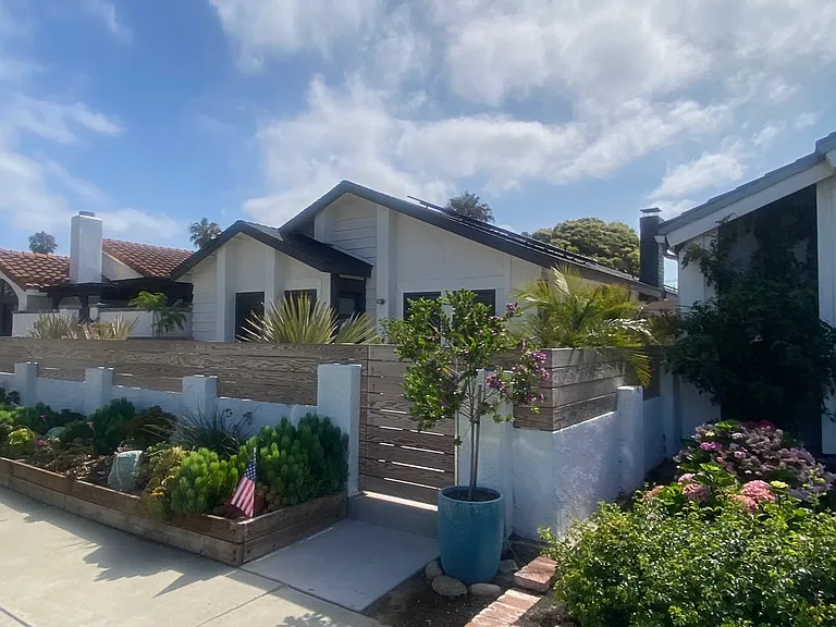 1814 Lake St — Photo 1