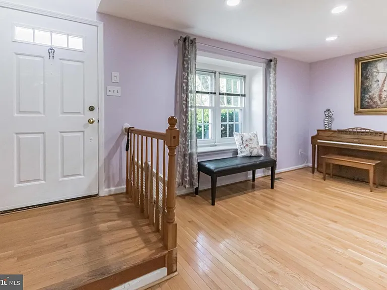604 Hillary Ct — Photo 5