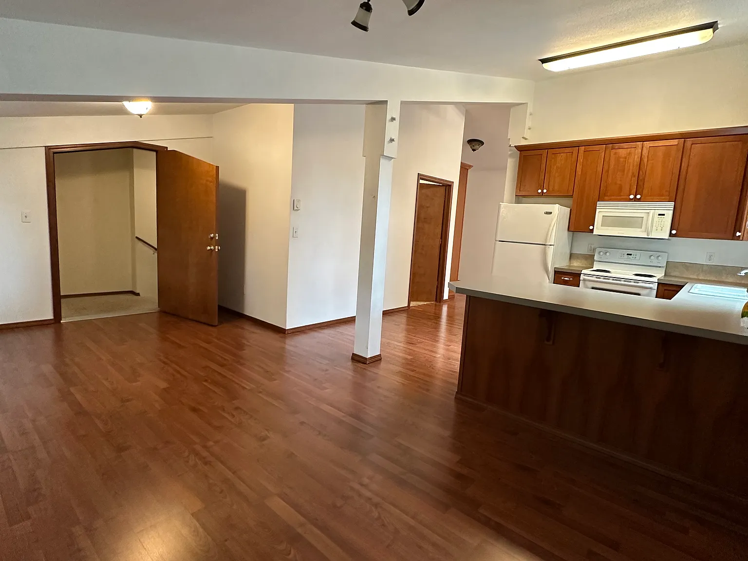 1 bed, 840 sqft, $1,290 — Photo 3