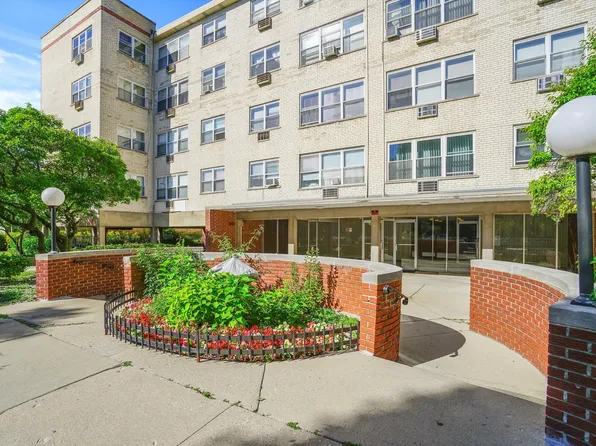 6040 N Troy St APT 410, Chicago, IL 60659