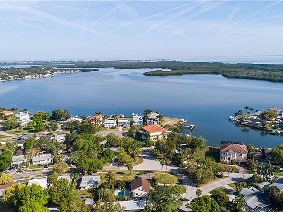 2nd image of 1828 Bayou Grande Blvd NE