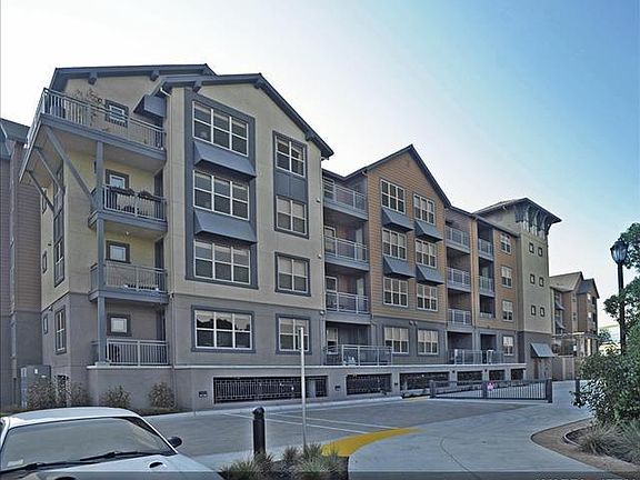 4th image of 333 Main St APT 423