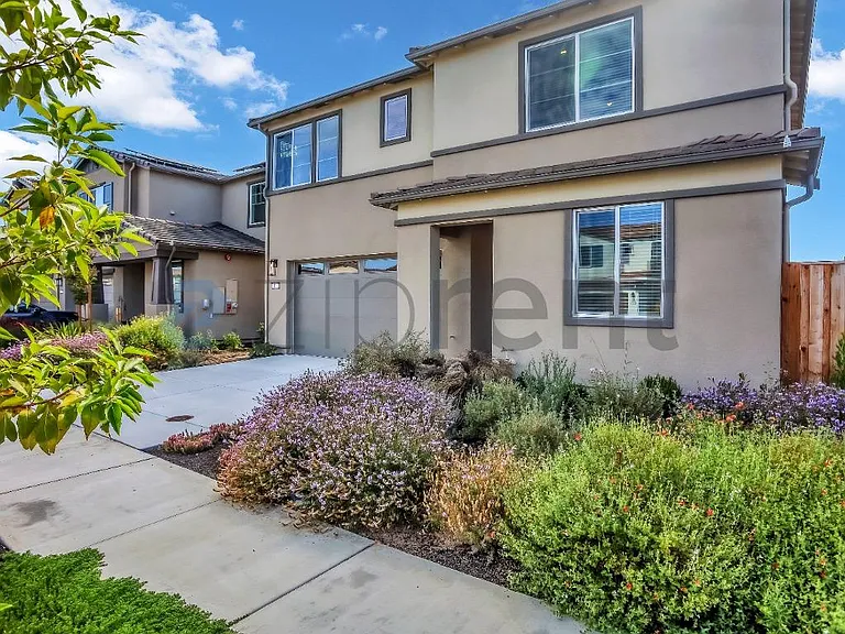 121 Dogwood Ct — Photo 3