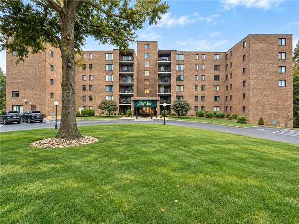 3 Alta Vita Dr APT 701, Greensburg, PA 15601