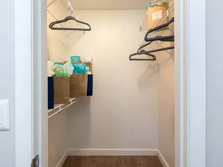 Aspen floor plan bedroom closet 2x2 950 sq ft
