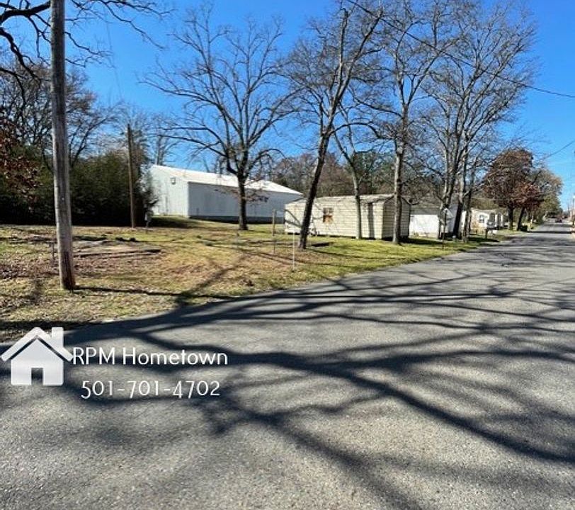 1st image of 450 Lakeland Dr