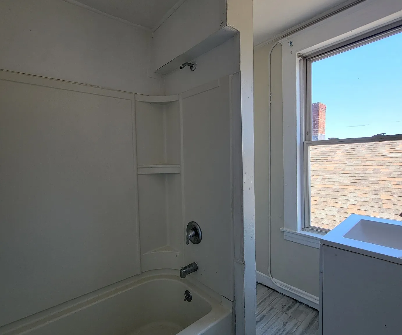 220 Main St — Photo 3