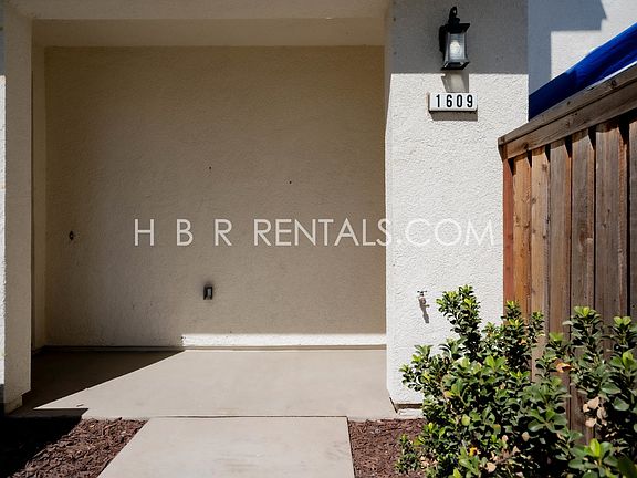 3rd image of 1609 Marina Dr