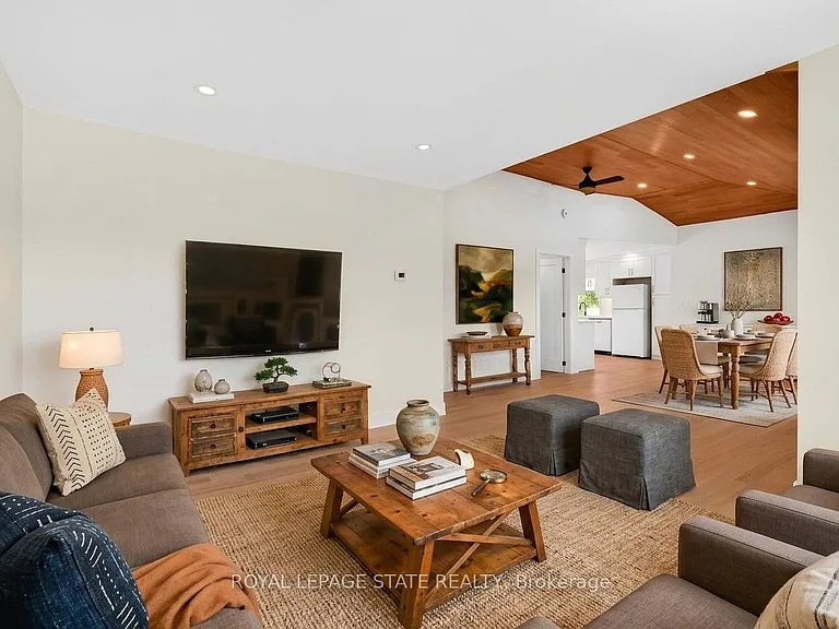 8 Cornell Ave #UPPER — Photo 2