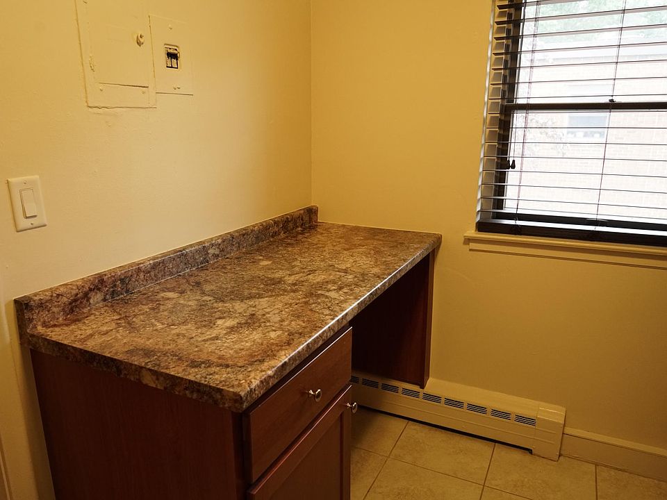 1st image of 384 Laurel Ave APT 9