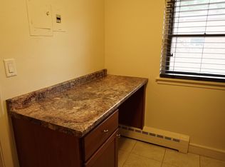 384 Laurel Ave APT 9, Saint Paul, MN 55102