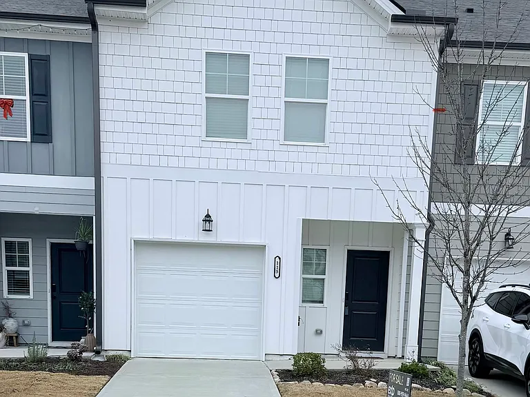 115 Buckingham Ln — Photo 2