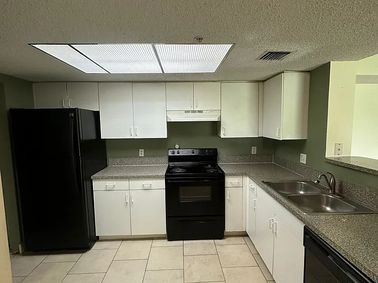 5005 Wiles Rd — Photo 11