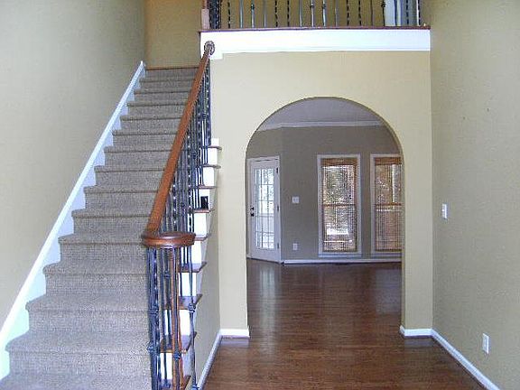 2nd image of 1059 Longwood Dr