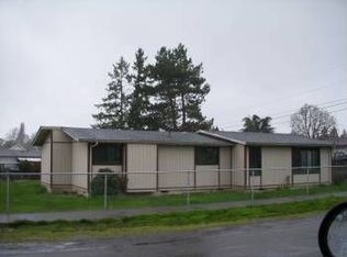 200 S 3rd St, Carlton, OR 97111