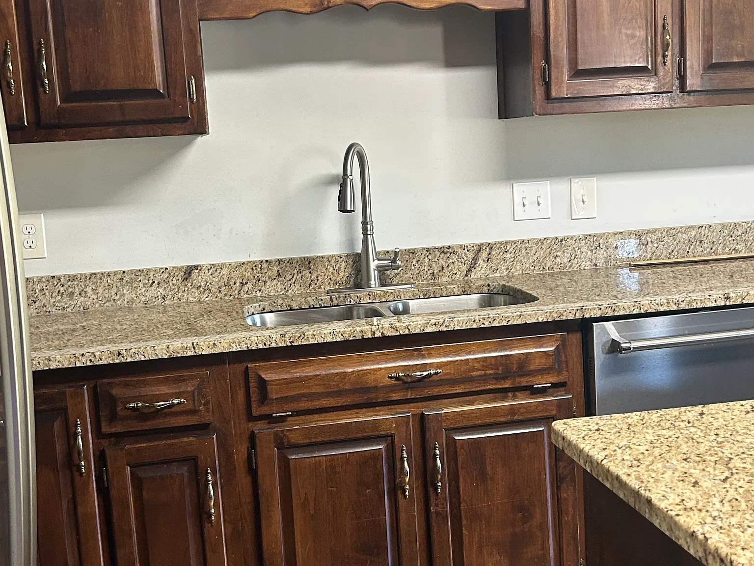 4 bed, 2.5 bath, 2700 sqft, $3,000 — Photo 4