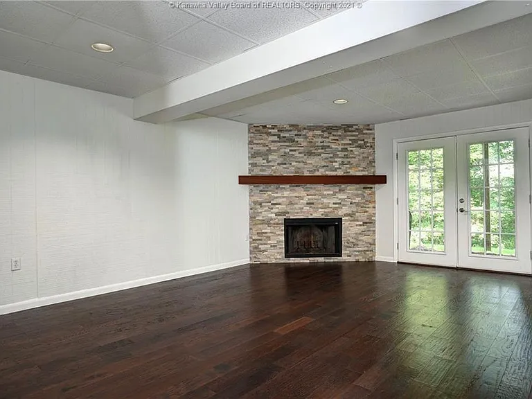 225 Walker Dr — Photo 11