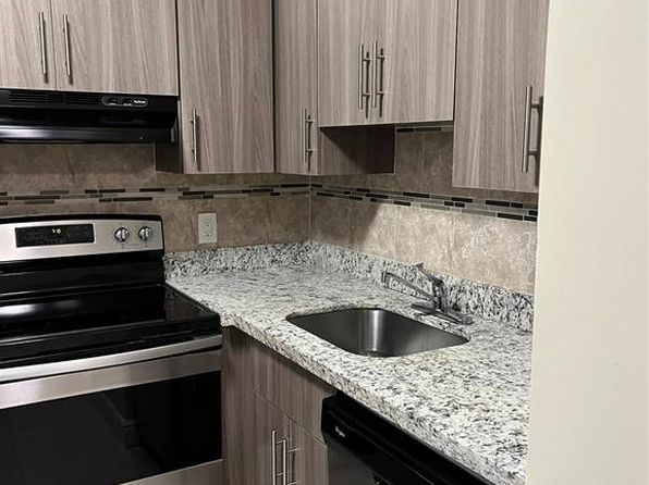 20 SE 14th St APT 106