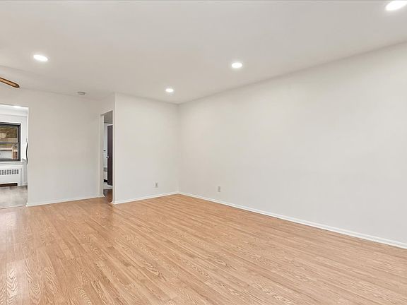 3rd image of 39 Sandra Cir #B4