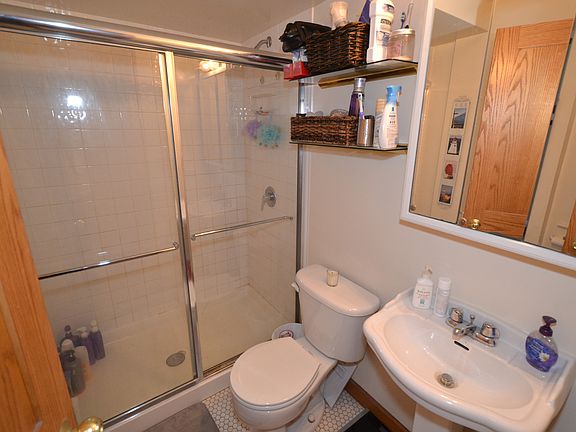 5th image of 3761 N Lakewood Ave #1