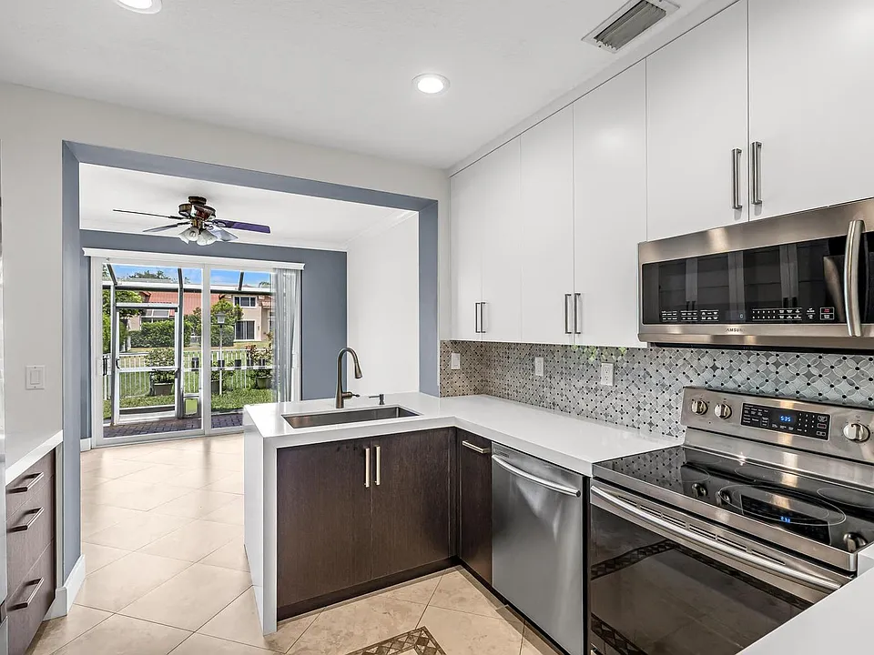 12571 NW 57th Ct