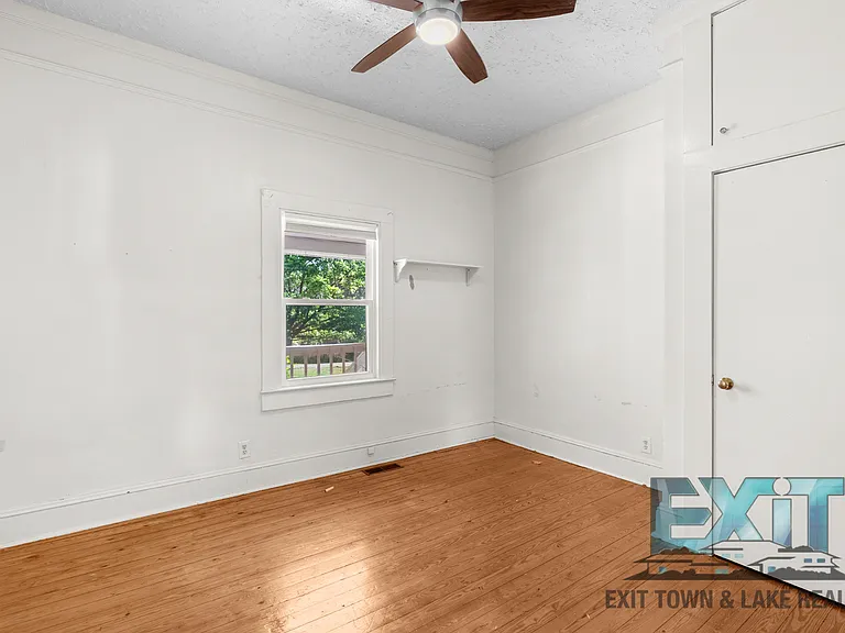 440 Thompson St — Photo 16
