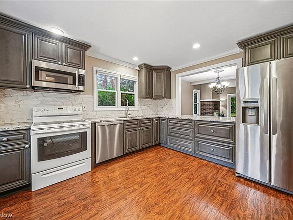 2nd image of 775 Hampton Cir #2