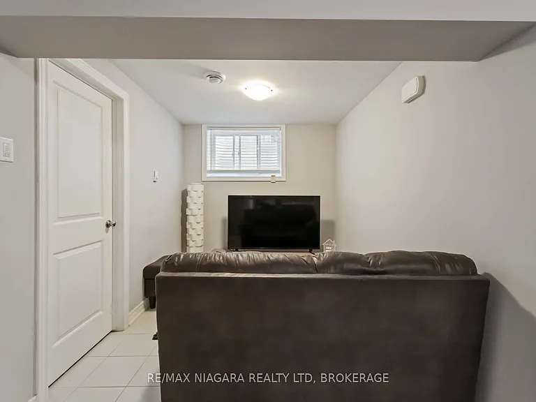 81 Grove St — Photo 30
