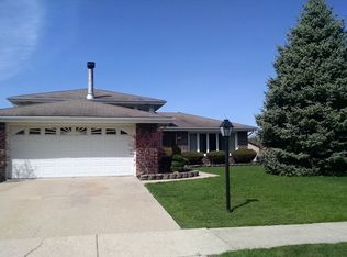 10548 S Tod Dr, Palos Hills, IL 60465