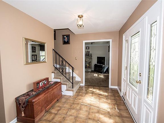4th image of 648 Mulford Ct