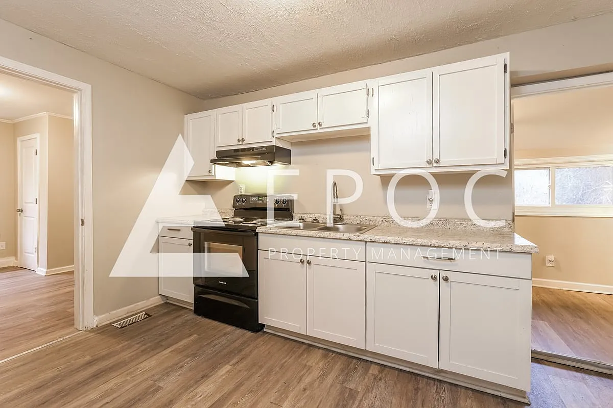 1310 Phipps Ave — Photo 4