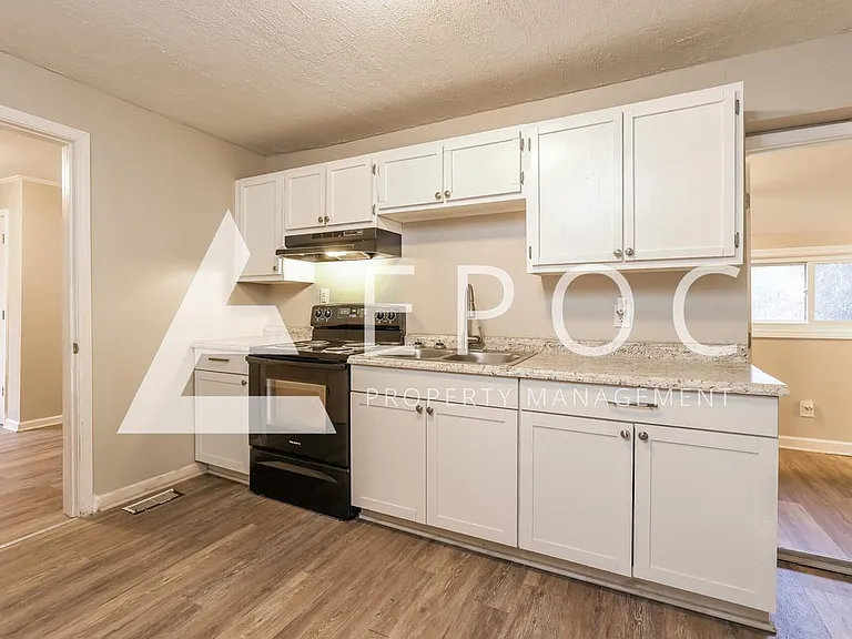 1310 Phipps Ave — Photo 4