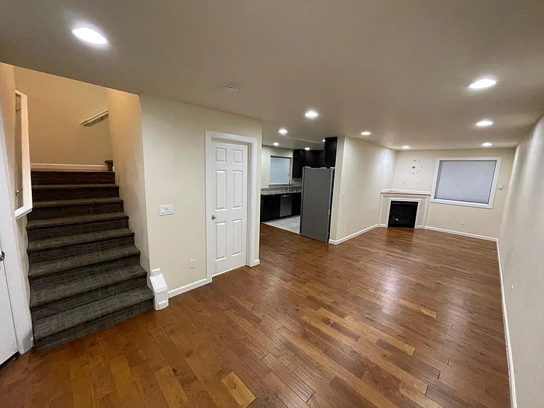 5790 Roosevelt Way NE — Photo 7