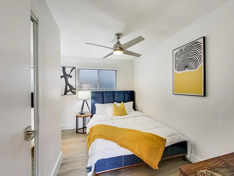 Palmcrest — Photo 36