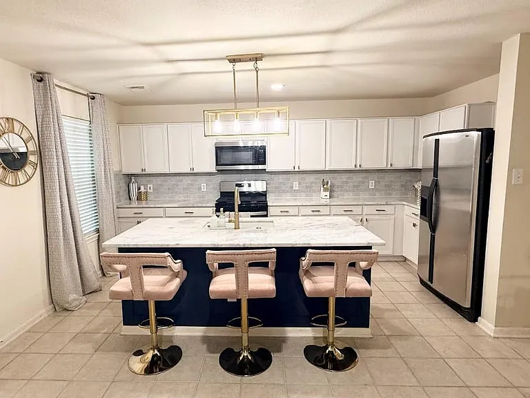 4215 Oakview Creek Ln — Photo 2