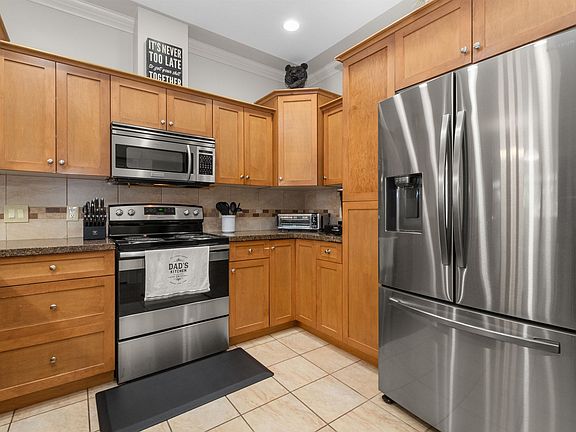 5th image of 45615 Brett Ave #206
