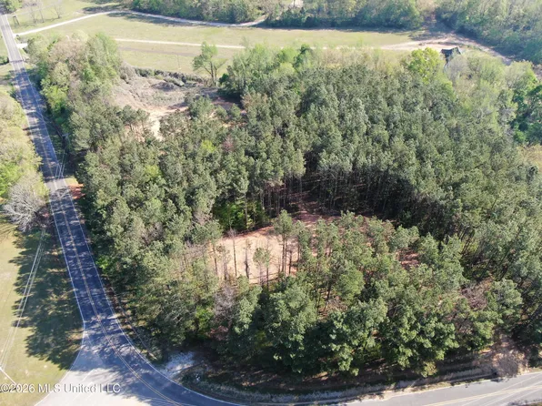 2500 S Slayden Rd, Holly Springs, MS 38635