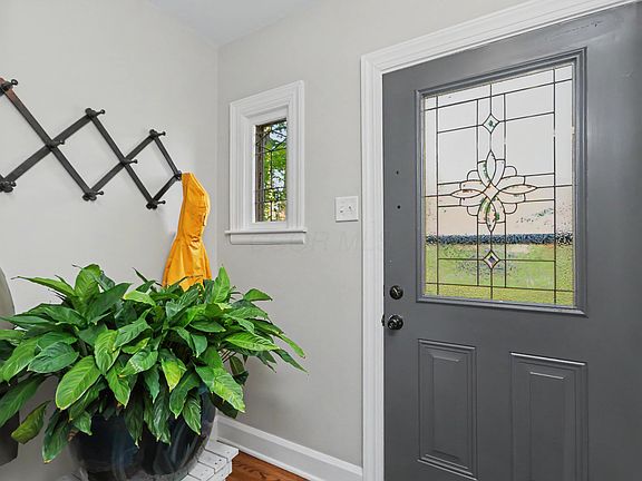 3rd image of 489 Crescent Rd