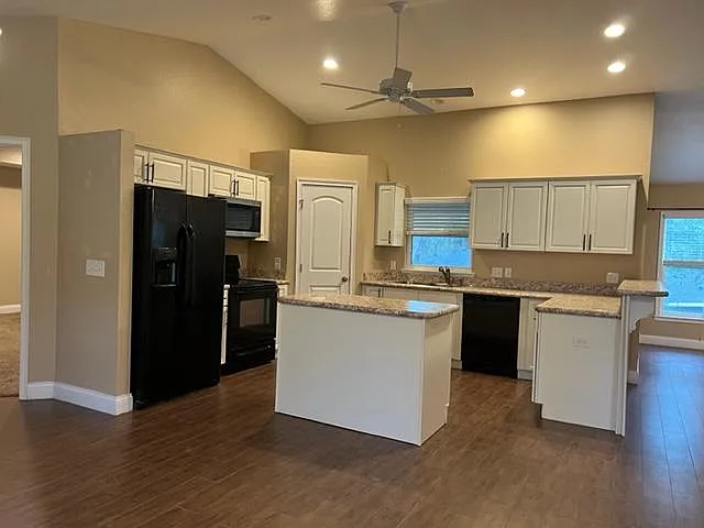 7013 Odoniel Loop W — Photo 11