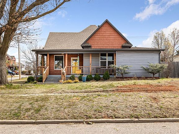 2nd image of 601 S Macomb Ave