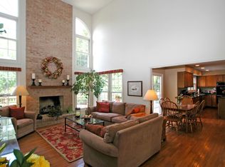 302 Saddle Back Rd, Vernon Hills, IL 60061