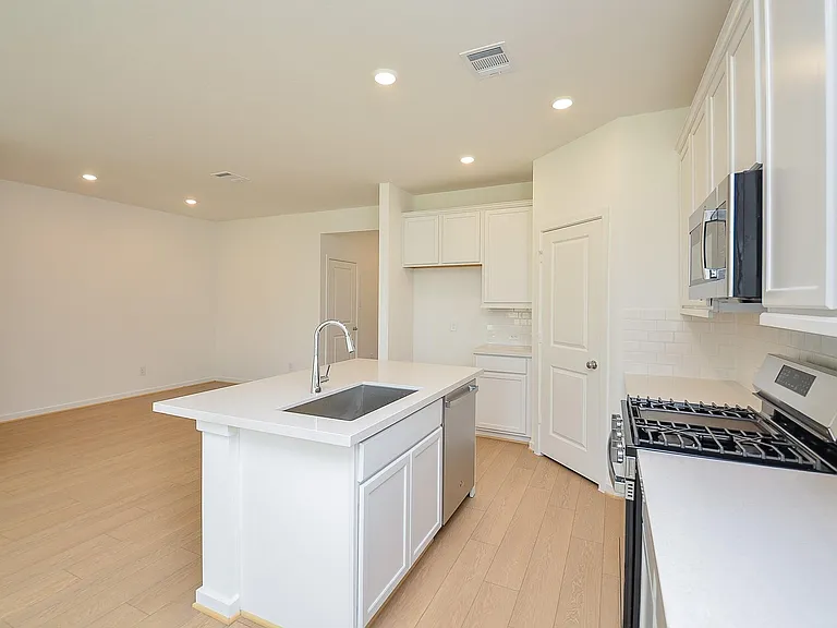 9727 Rialto Heights Dr — Photo 7