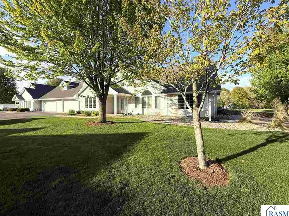 909 Cottonwood St, New Ulm, MN 56073