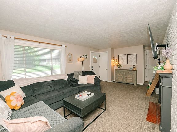 5th image of 806 38th St NW