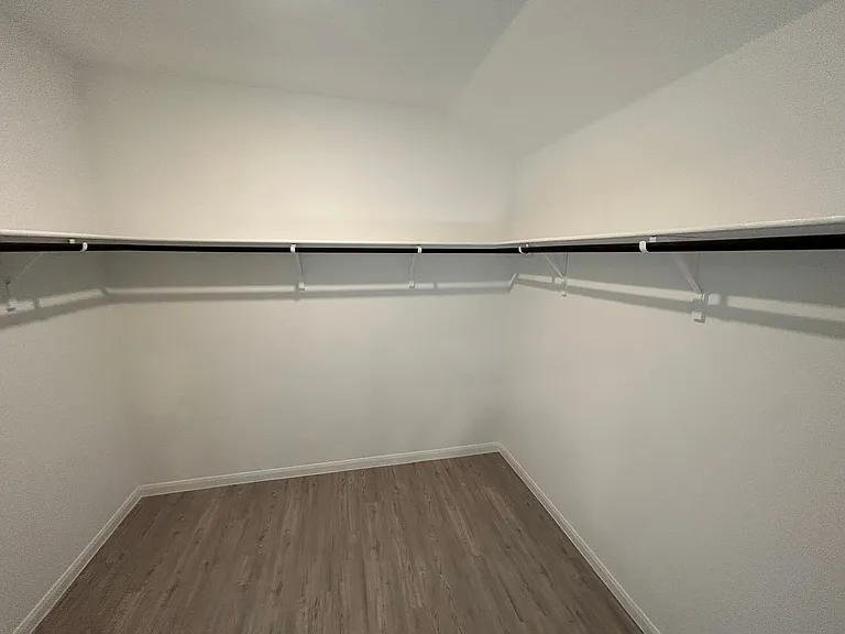 14706 Somerset Ml — Photo 11